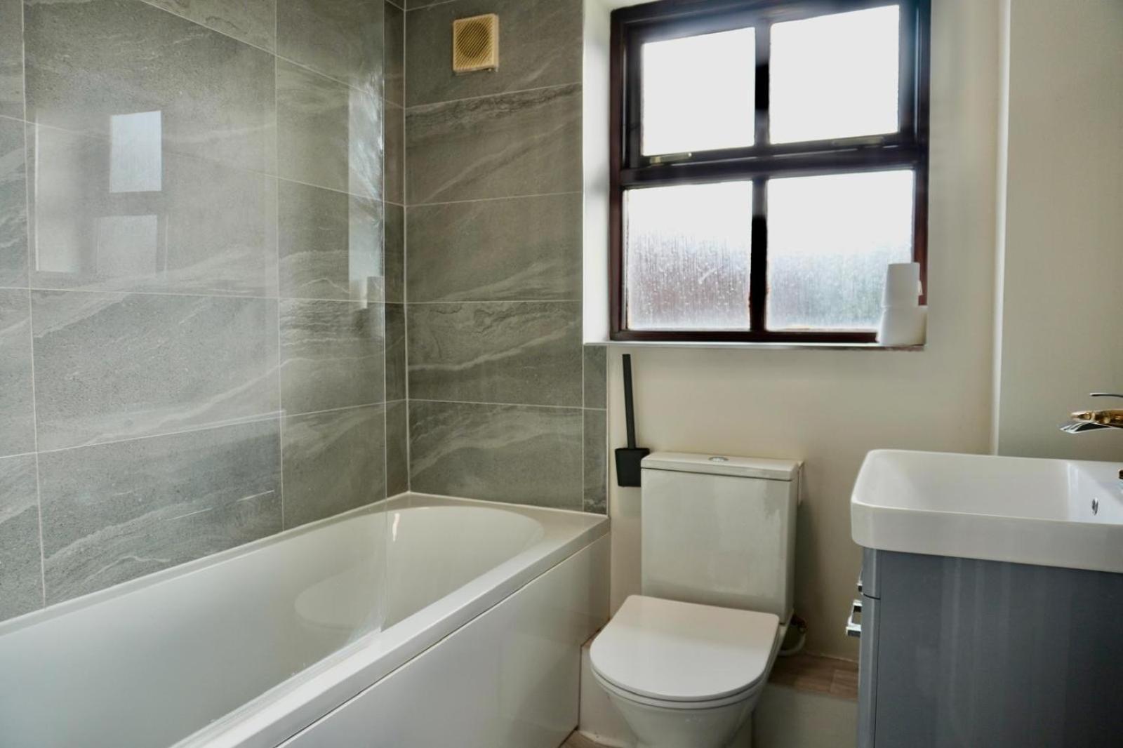 2 Bed With Parking And Netflix Villa นอตติงแฮม ภายนอก รูปภาพ